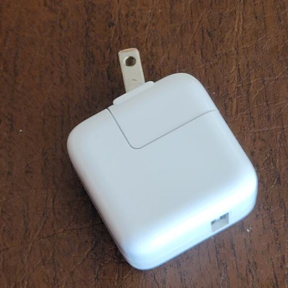 Apple A1205 USB Power Adapter for iPod & iPhone - Picture 2 of 6